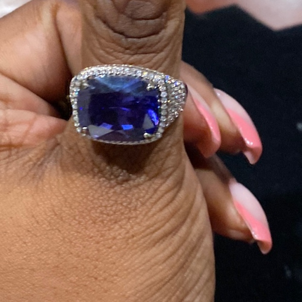 Elegant Silver and Blue Gemstone Ring - Picture 3 of 7